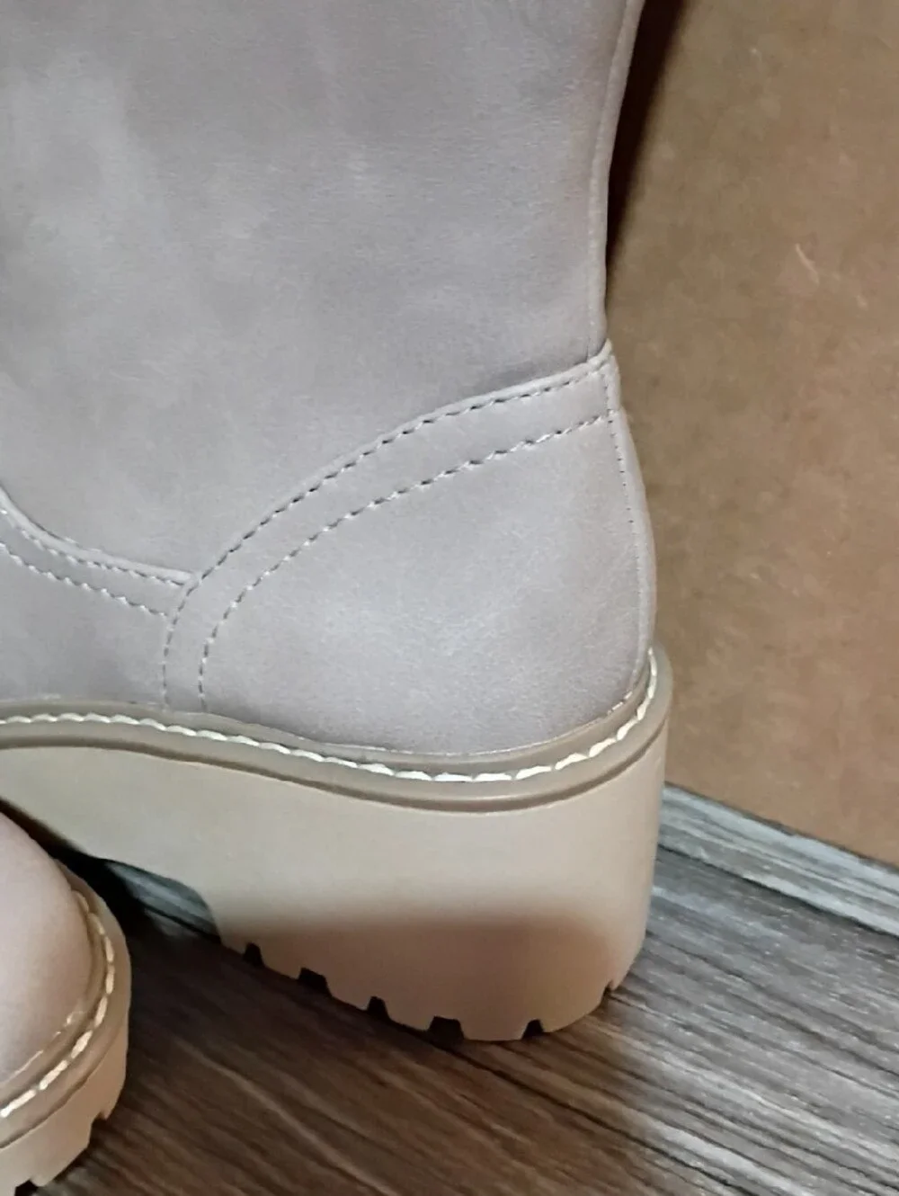 Dolce Vita stylish taupe